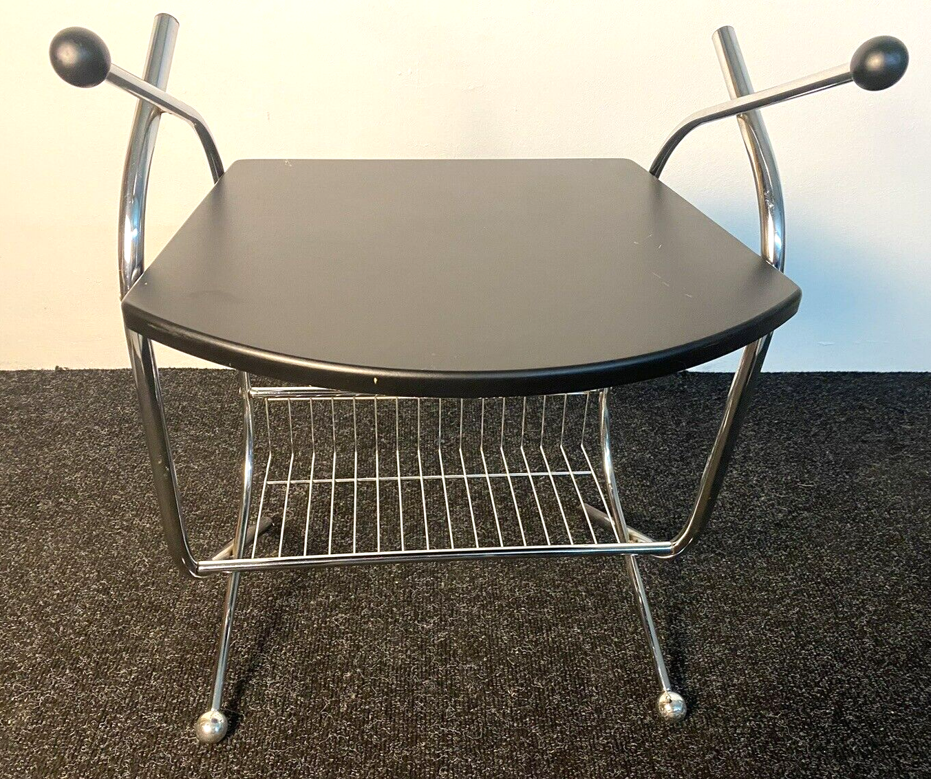 Beistelltisch Zeitungstisch Stahlrohr Chrom/ Schwarz Bauhaus