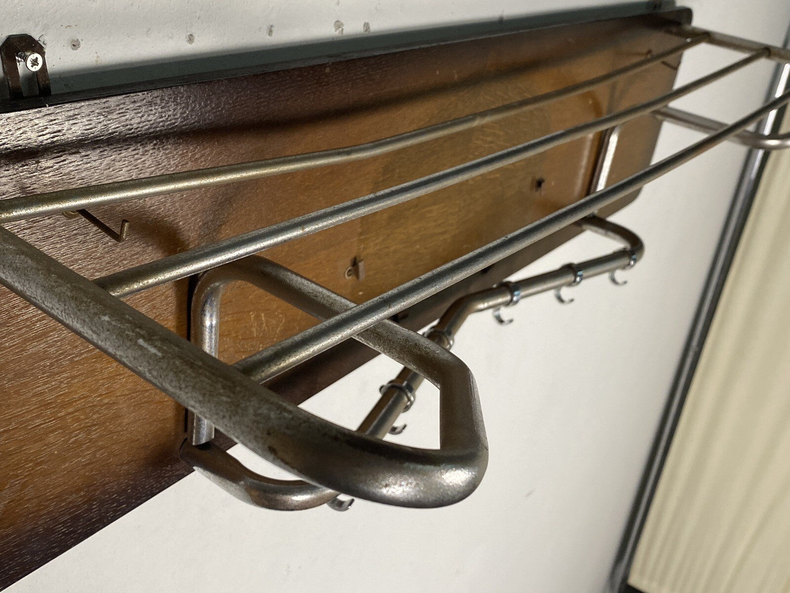 Wandgarderobe Stahlrohr Holz Bauhaus ArtDeco 