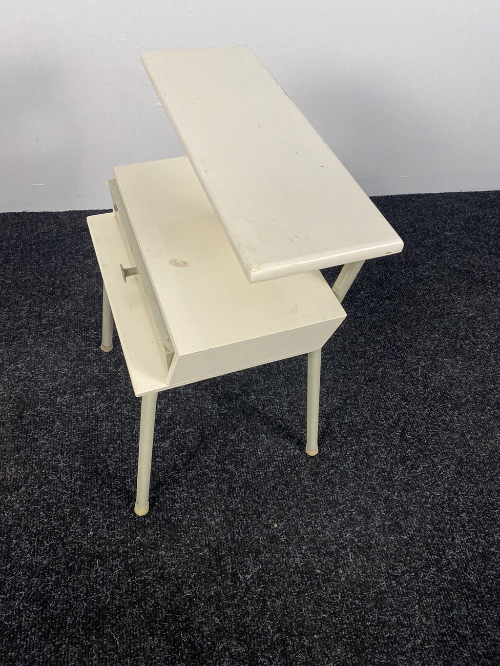 1von2 Nachttisch Holz Stahlrohr Bauhaus 