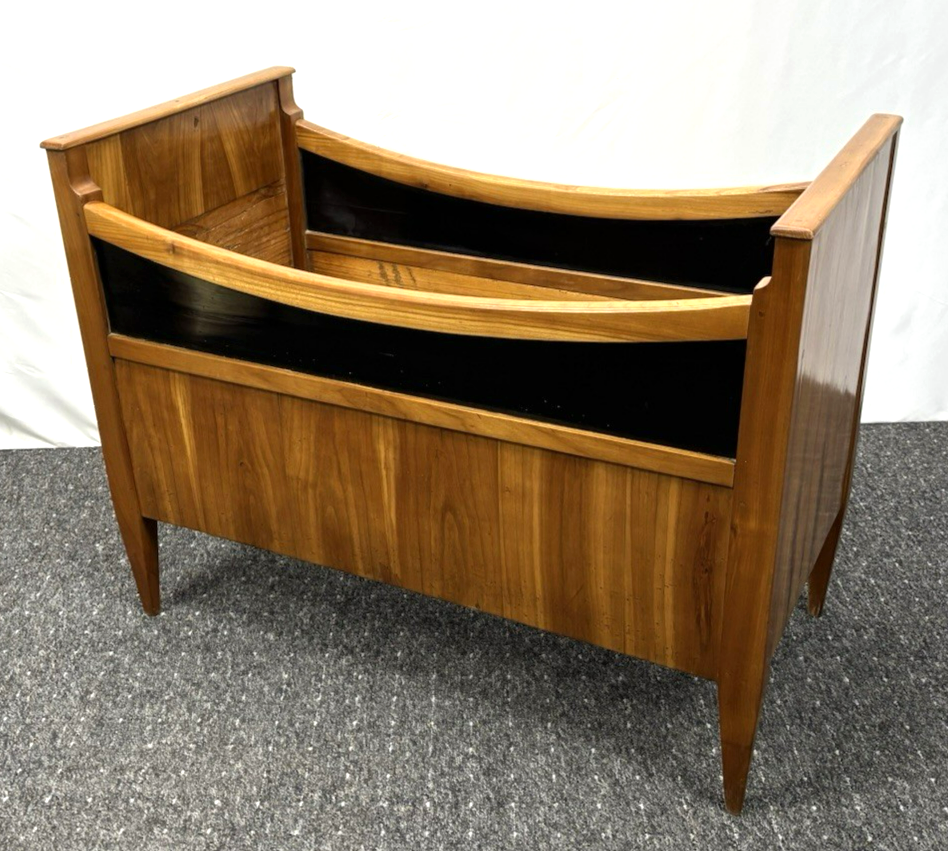 Kinderbett/ Puppenbett  Biedermeier mit Lattenrost Kirsche um 1850