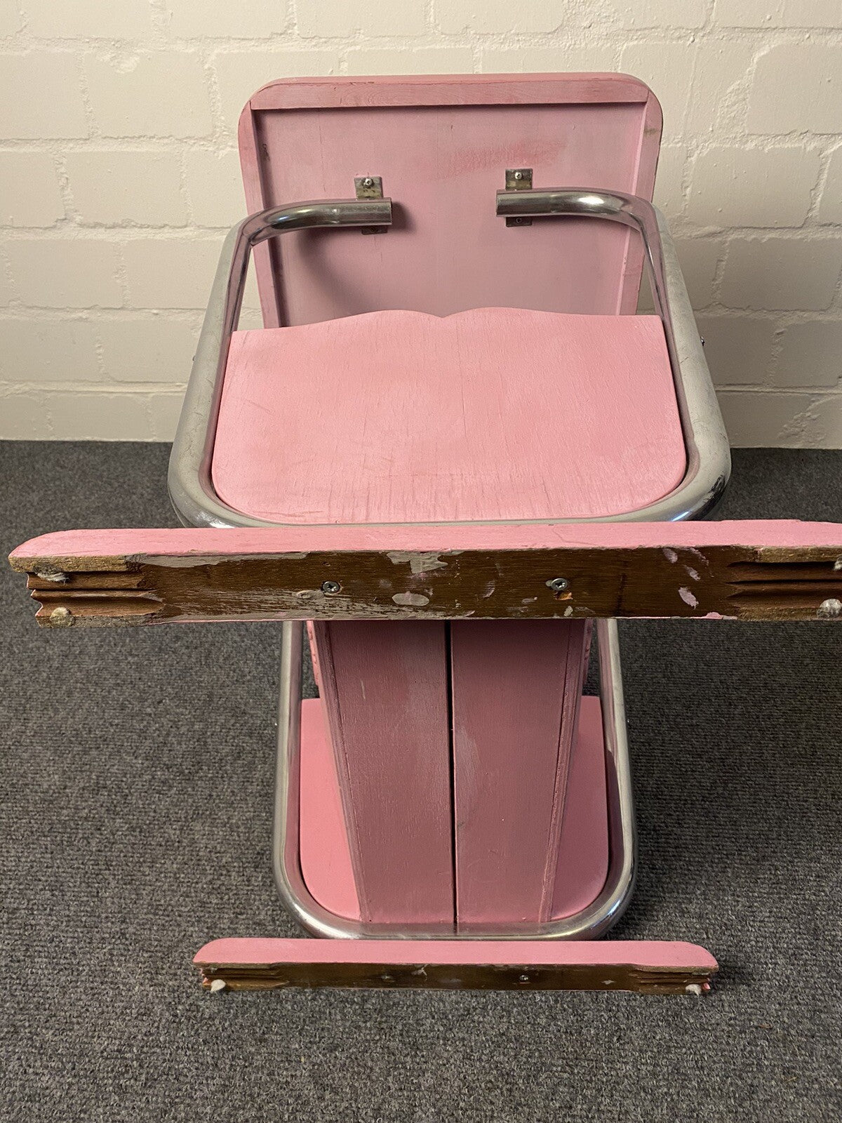 Beistelltisch mit Zeitungsfach, Stahlrohrmöbel, Holz, pink, Zeitungsständer