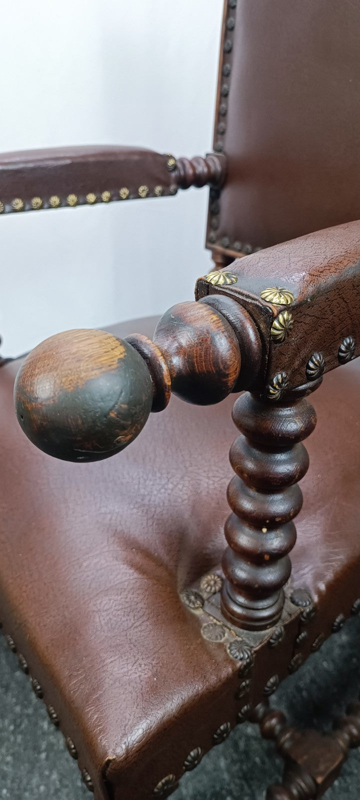 Gründerzeit Armlehnstuhl 1880-1900 Historismus Leder Spulenbeine Original