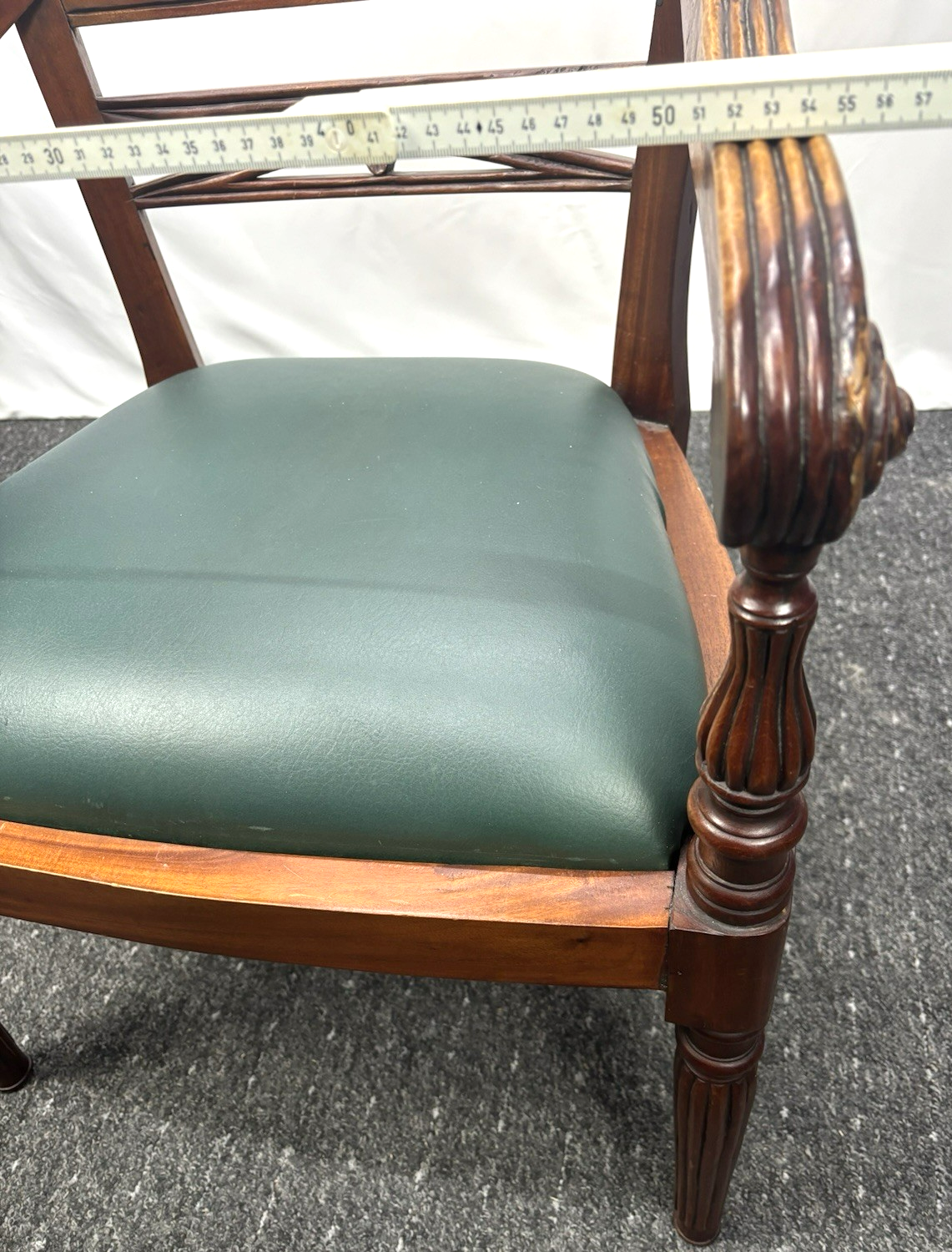 Klassischer Holzstuhl mit Armlehnen – Vintage/Antik-Stil Art Deco Büro Leder