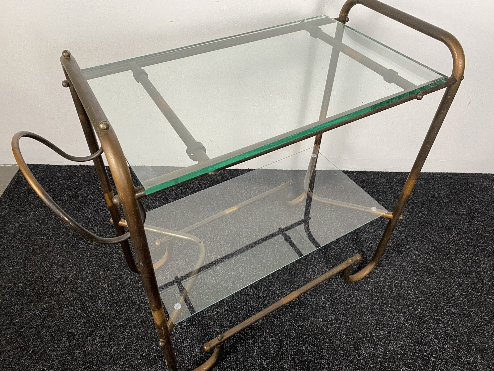 Beistelltisch Bartisch Schlaufenfuß Bauhaus Stahlrohr Nickel Kupfer Glas