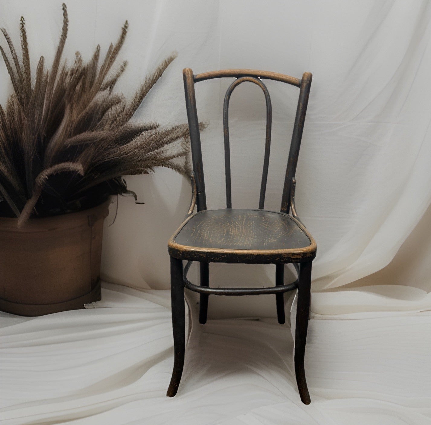 MUNDUS Kaffeehaus Stuhl Prägesitz Holz Art Deko Antik