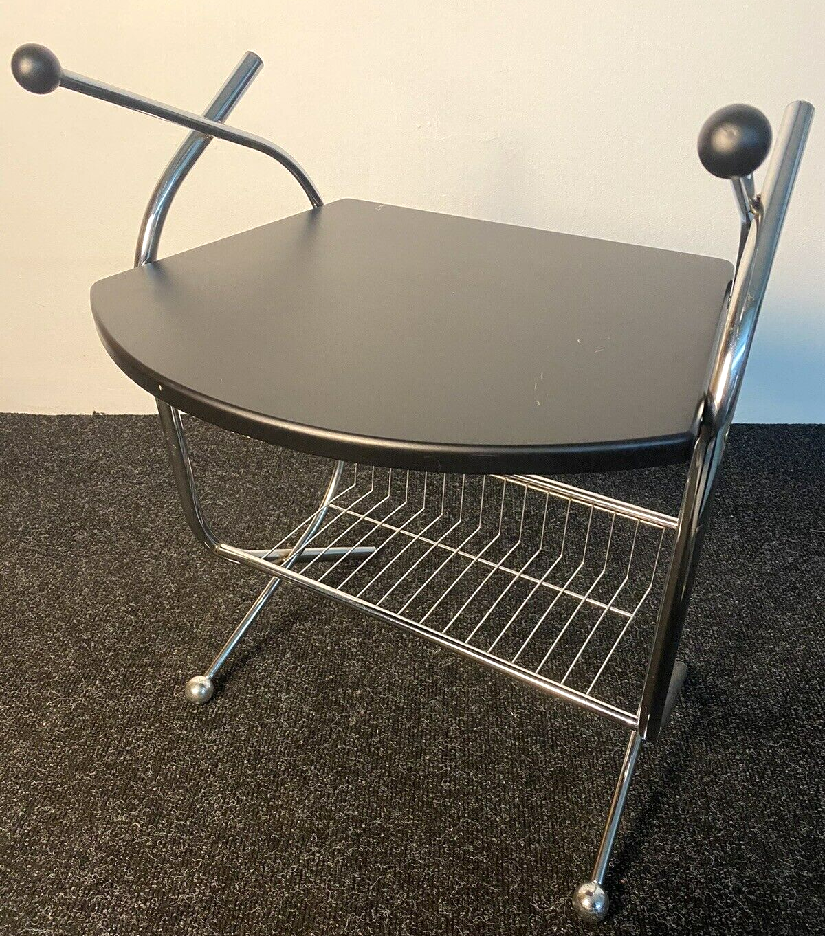 Beistelltisch Zeitungstisch Stahlrohr Chrom/ Schwarz Bauhaus