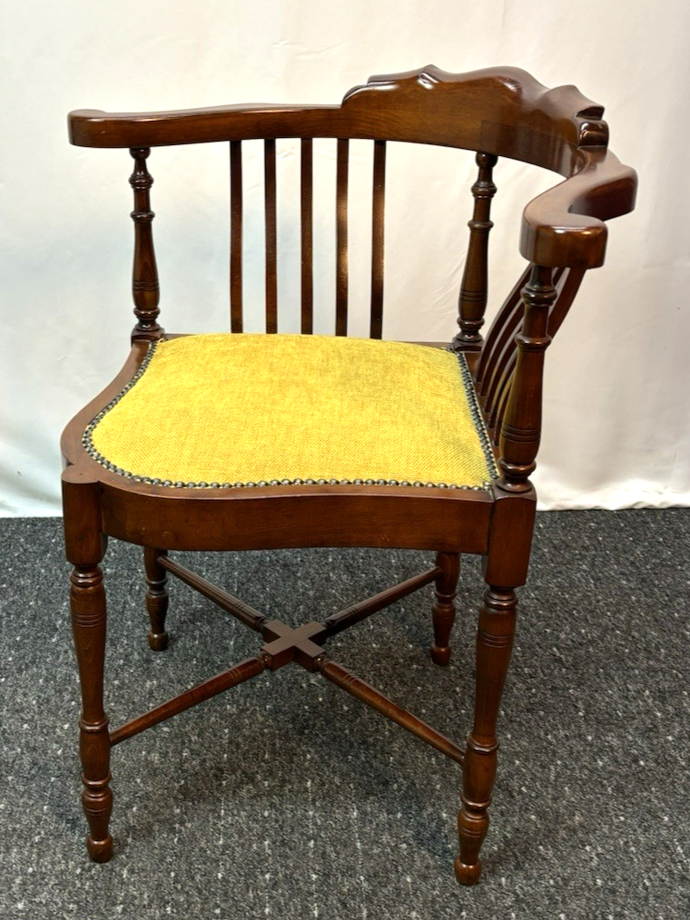 Eckstuhl Schminkstuhl Captain Chair Vintage Holz gepolsterter Sitz Art Deco