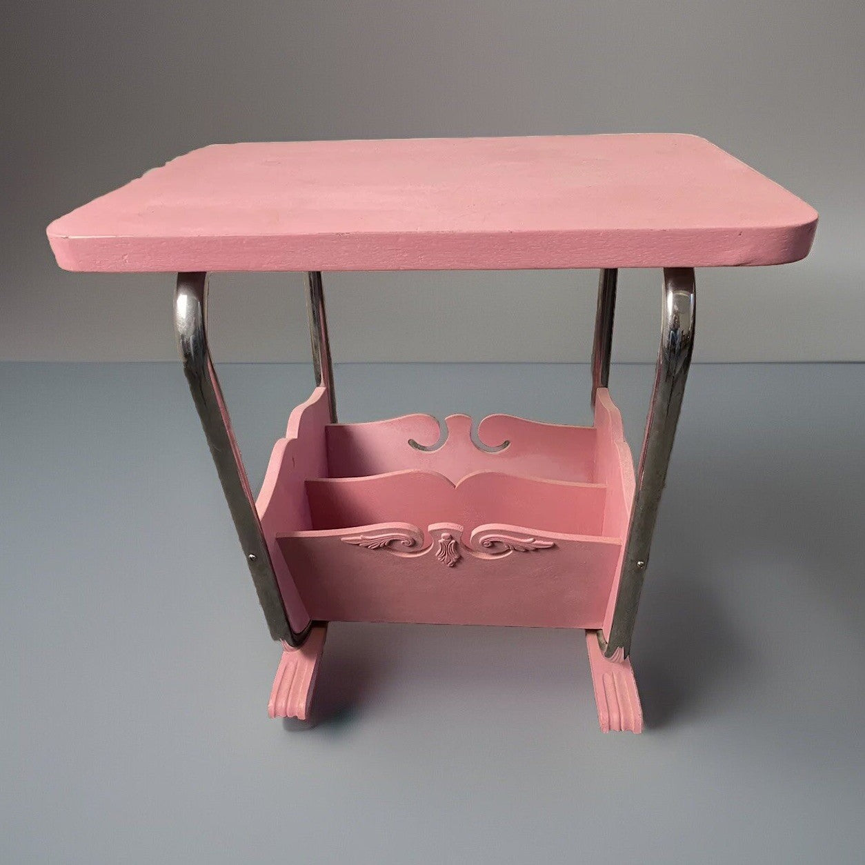 Beistelltisch mit Zeitungsfach, Stahlrohrmöbel, Holz, pink, Zeitungsständer