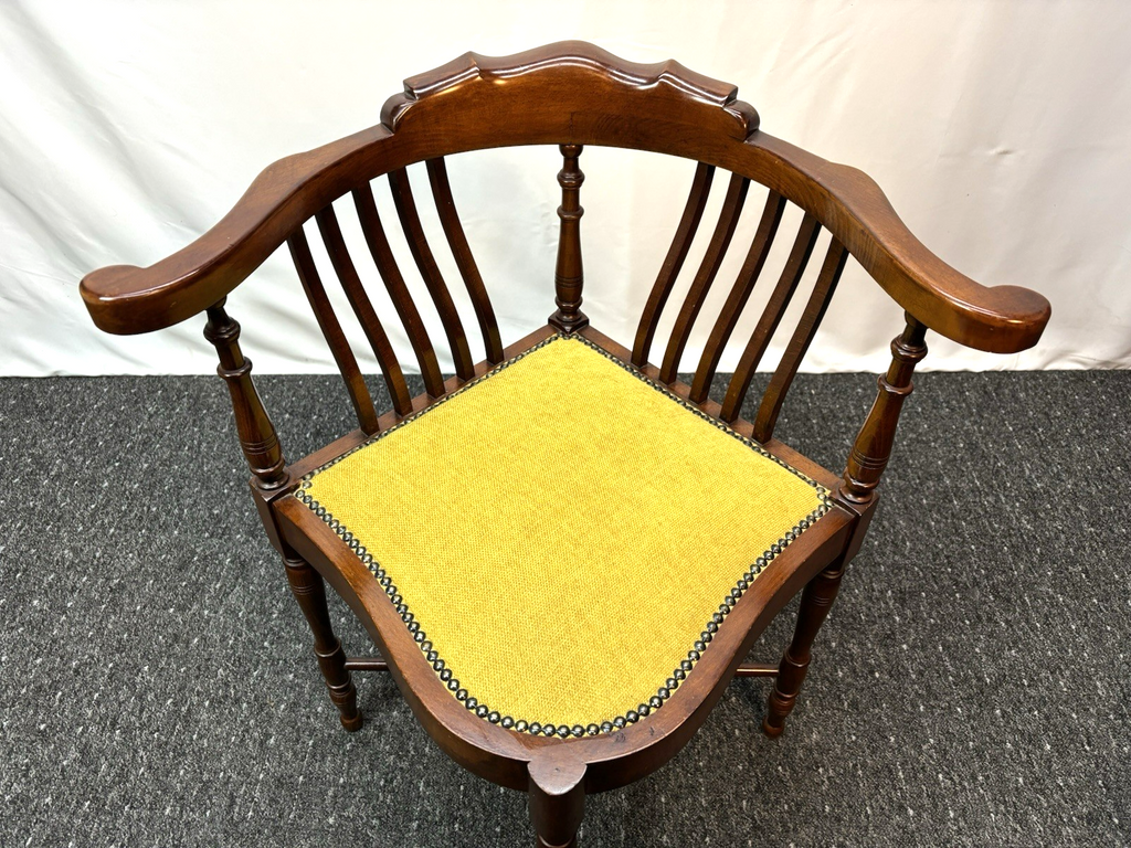 Eckstuhl Schminkstuhl Captain Chair Vintage Holz gepolsterter Sitz Art Deco