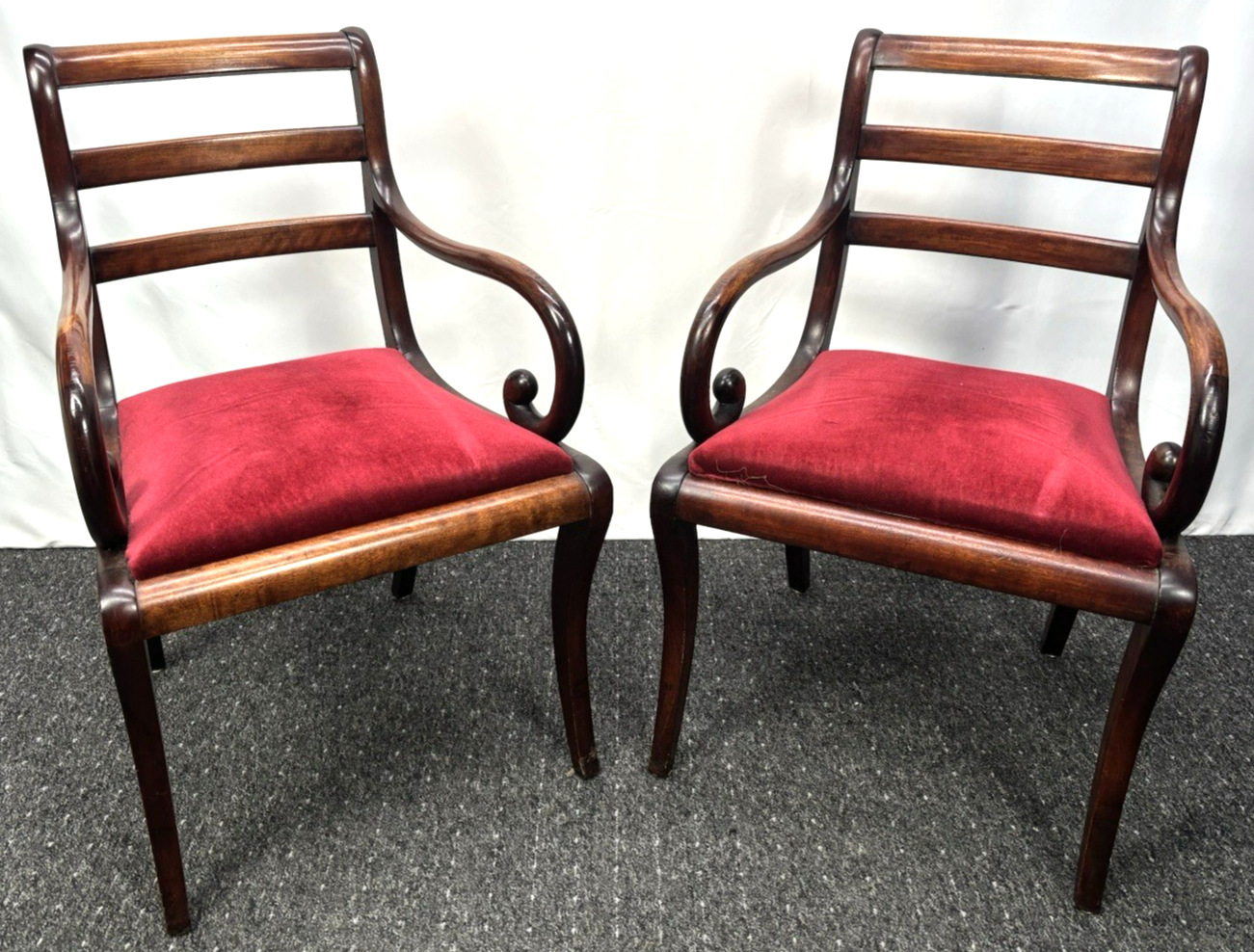 1 von 4 Antik Armlehnstuhl Mahagoni Holz roter Samt – Biedermeier Stil