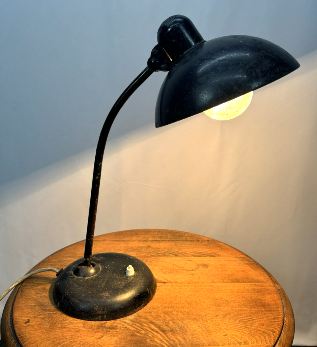Antike Schreibtischlampe ORIGINAL Kaiser-Idell Eisen Schwarz Bauhaus