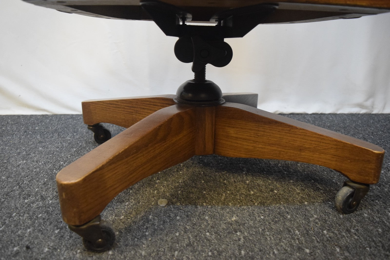 Banker Chair Eiche Massivholz Drehstuhl USA Wippmechanik Vintage Jasper Stuhl