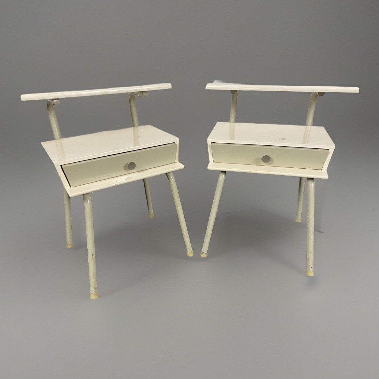 1von2 Nachttisch Holz Stahlrohr Bauhaus 