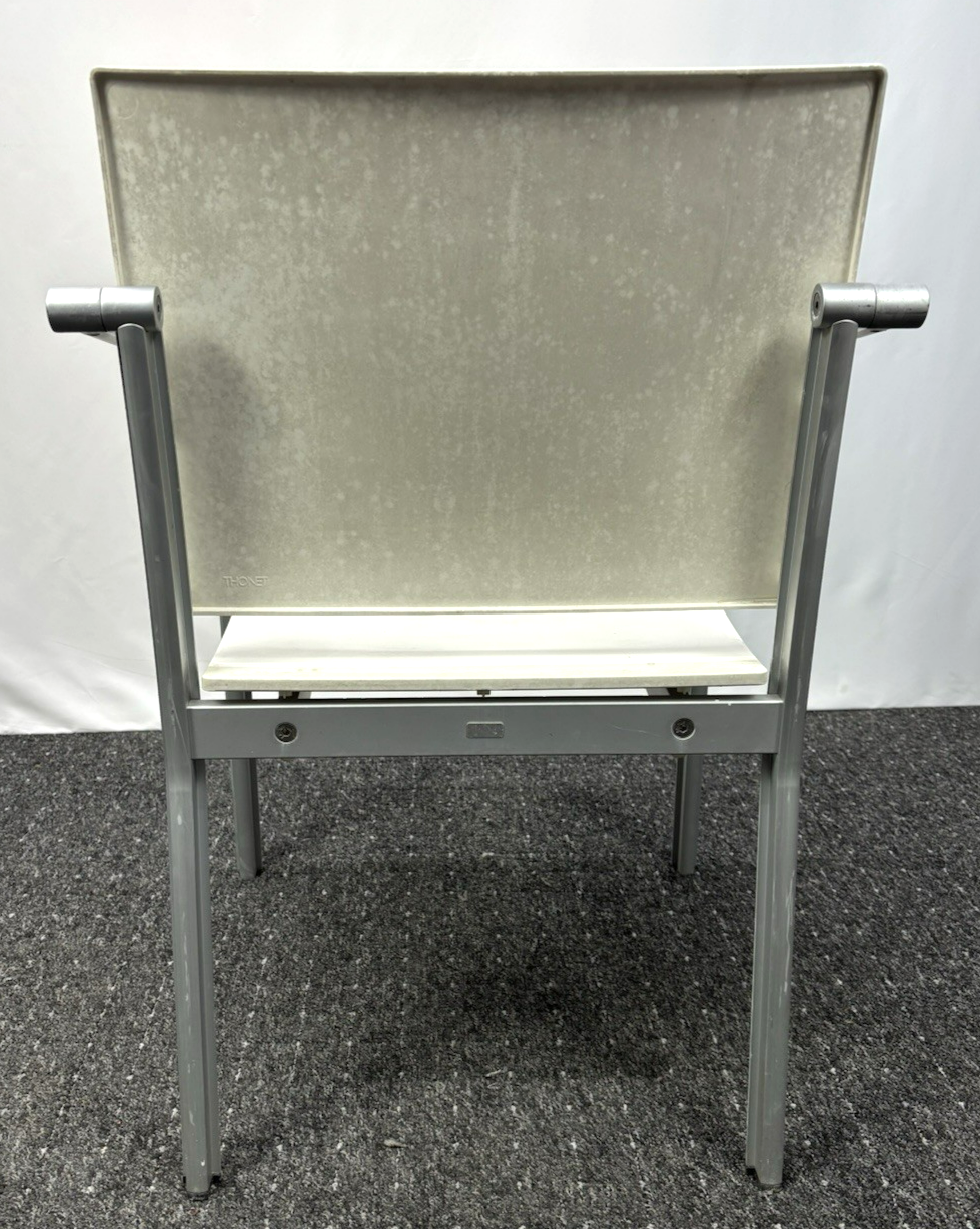 1 von 10 ORIGINAL Thonet Gartenstuhl Outdoor Armlehnstuhl Alu Kunstst. Bauhaus