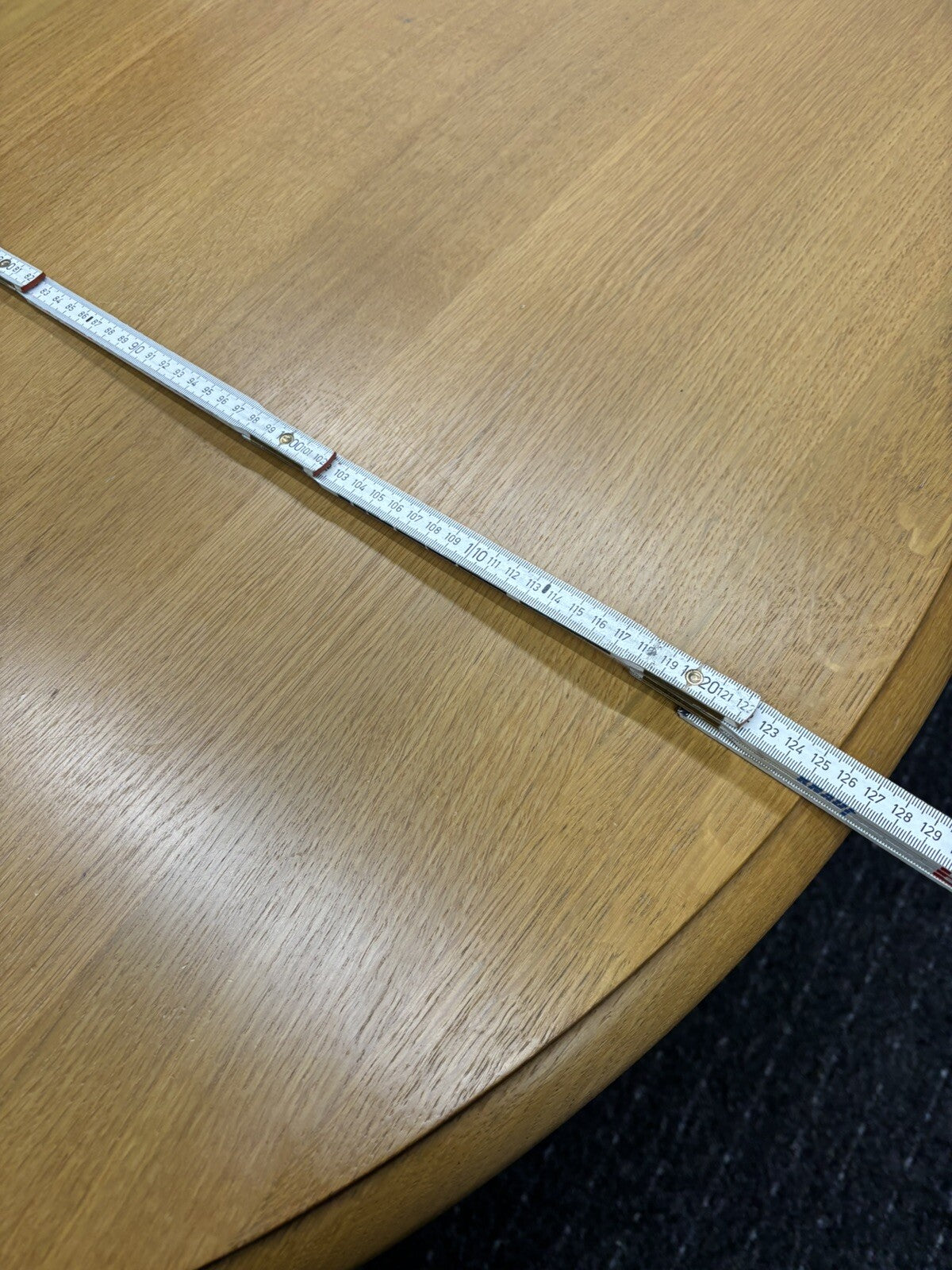 Tisch/ Stuhlset 4 Stühle Vintage zwei Tischplatten Kiefer Massivholz Rund