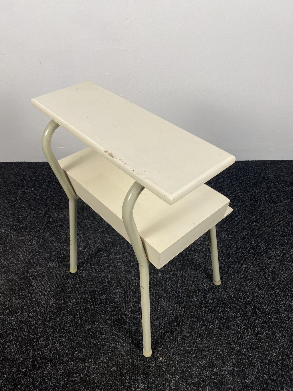 1von2 Nachttisch Holz Stahlrohr Bauhaus 