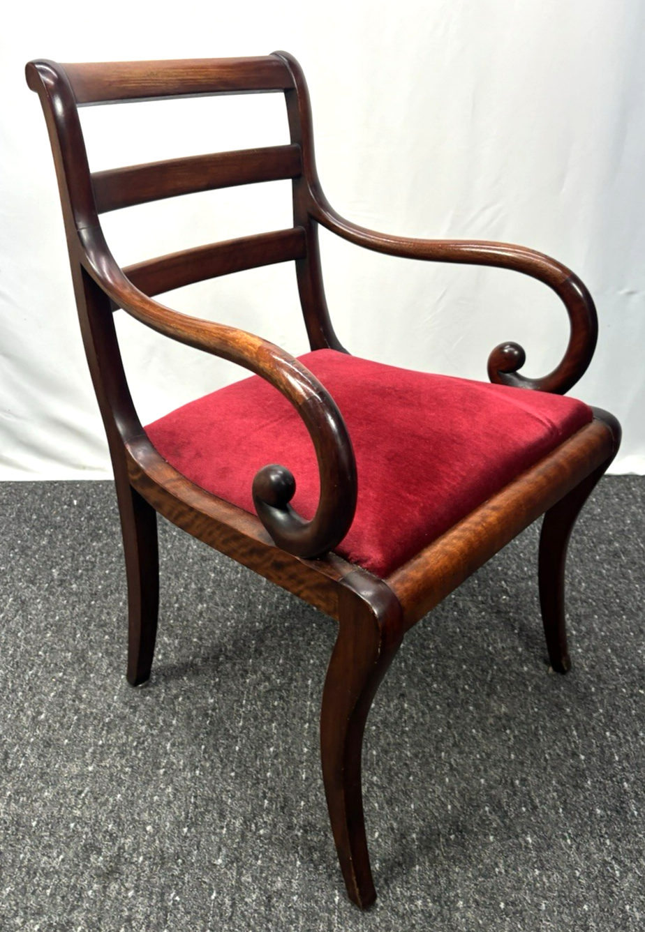 1 von 4 Antik Armlehnstuhl Mahagoni Holz roter Samt – Biedermeier Stil