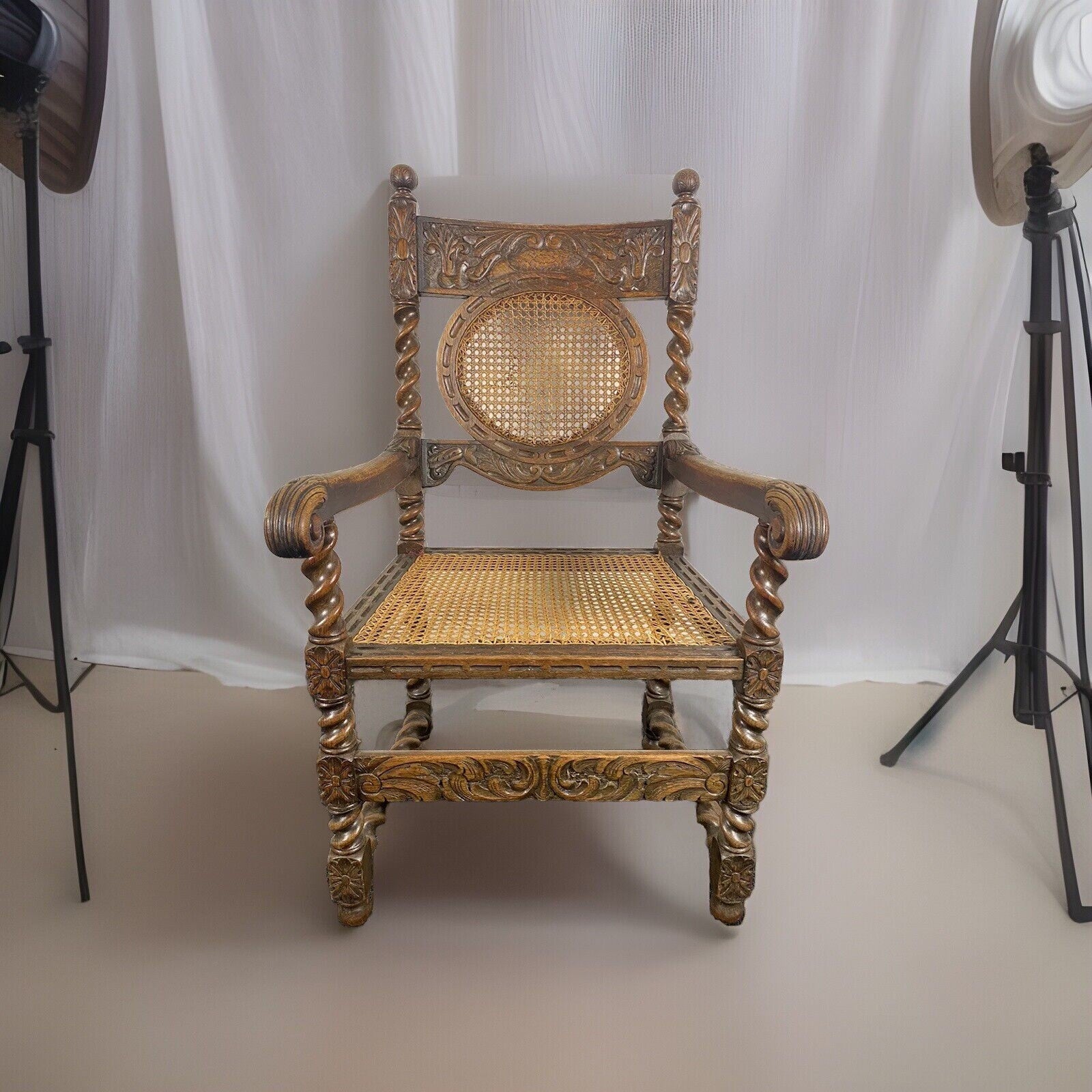 Armlehnstuhl Sessel Gründerzeit Holzschnitzarbeiten Wiener Geflecht Antik