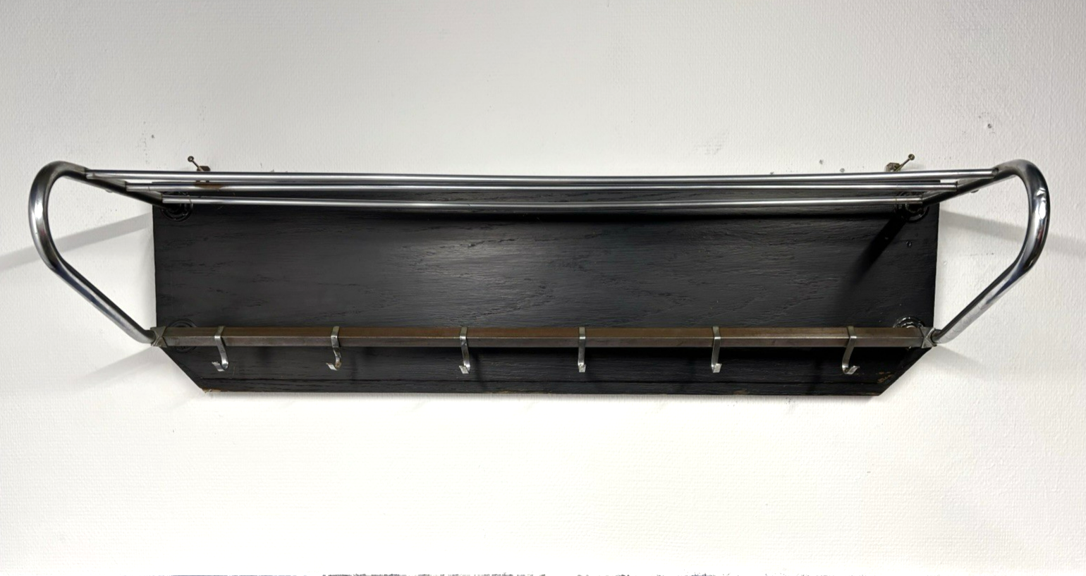 Antike Wandgarderobe Stahlrohr Bauhaus Holz Chrom mit Haken, Hutablage Art Deco