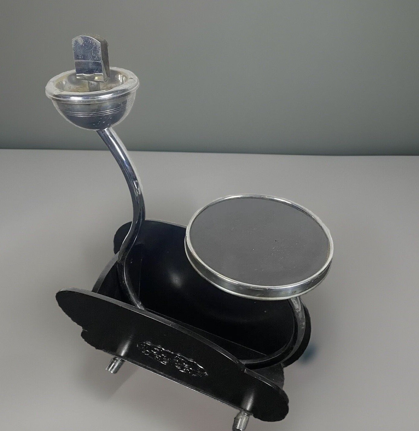 Rauchertisch Zeitungsständer Stahlrohrmöbel Bauhaus  Aschenbecher