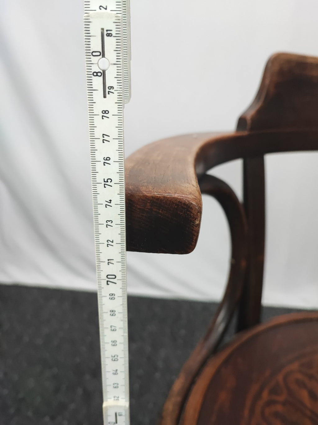 Antiker Cosmos Thonet Bugholz Armlehnstuhl Jugendstil Kaffeehausstuhl Ornament