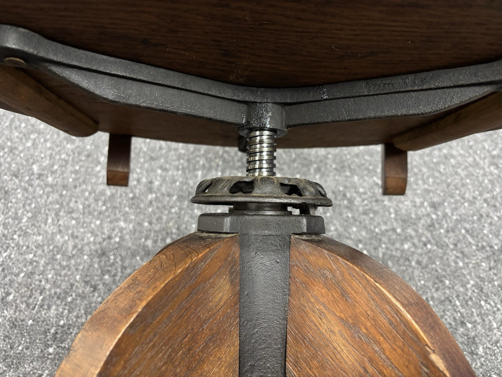 Antiker Direktionsstuhl Art Déco Massivholz Armlehnen Bürostuhl 1930er Drehbar