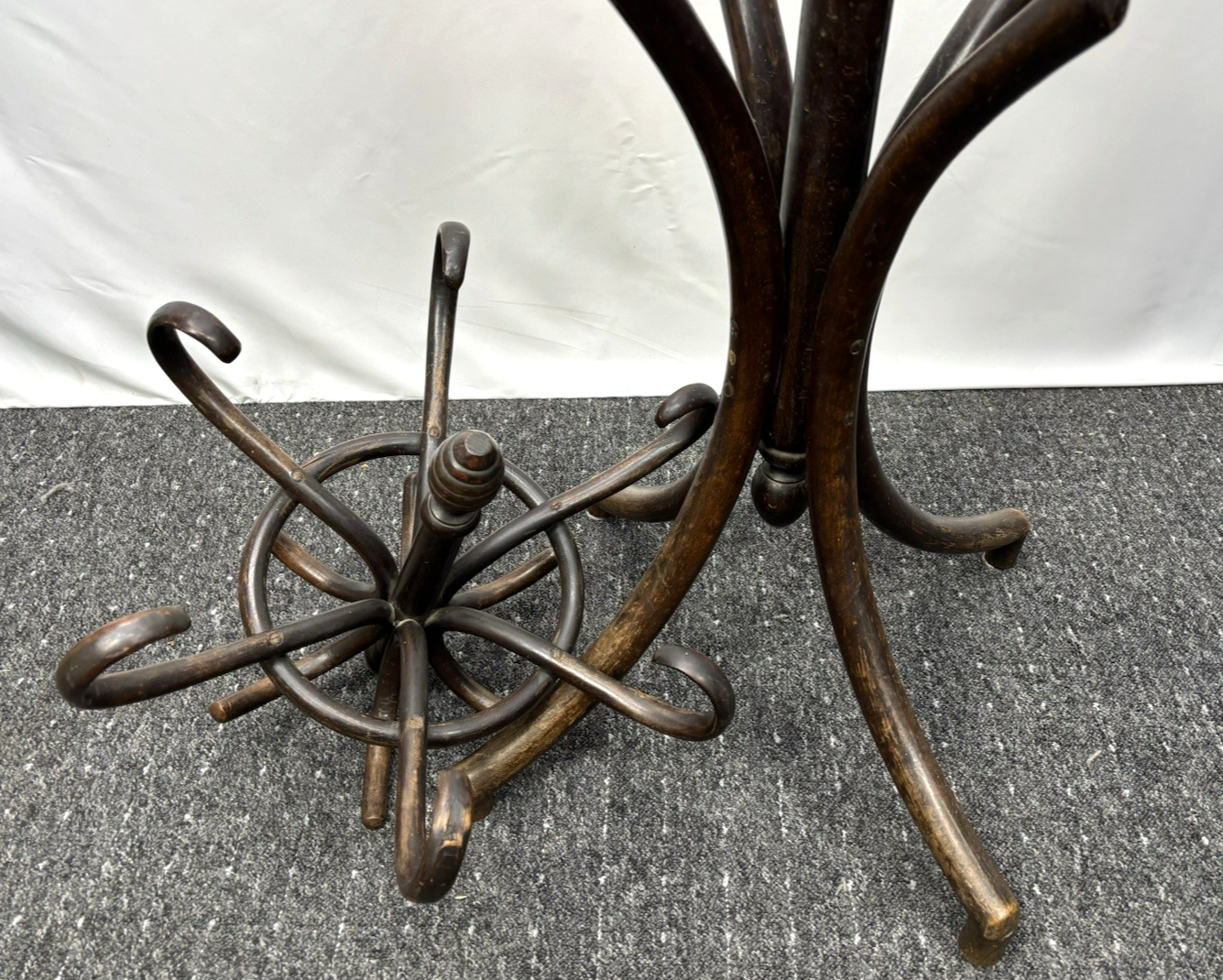 Mundus (ehem. Thonet) Standgarderobe ca. 200 cm hoch Holz Antik Art Deco