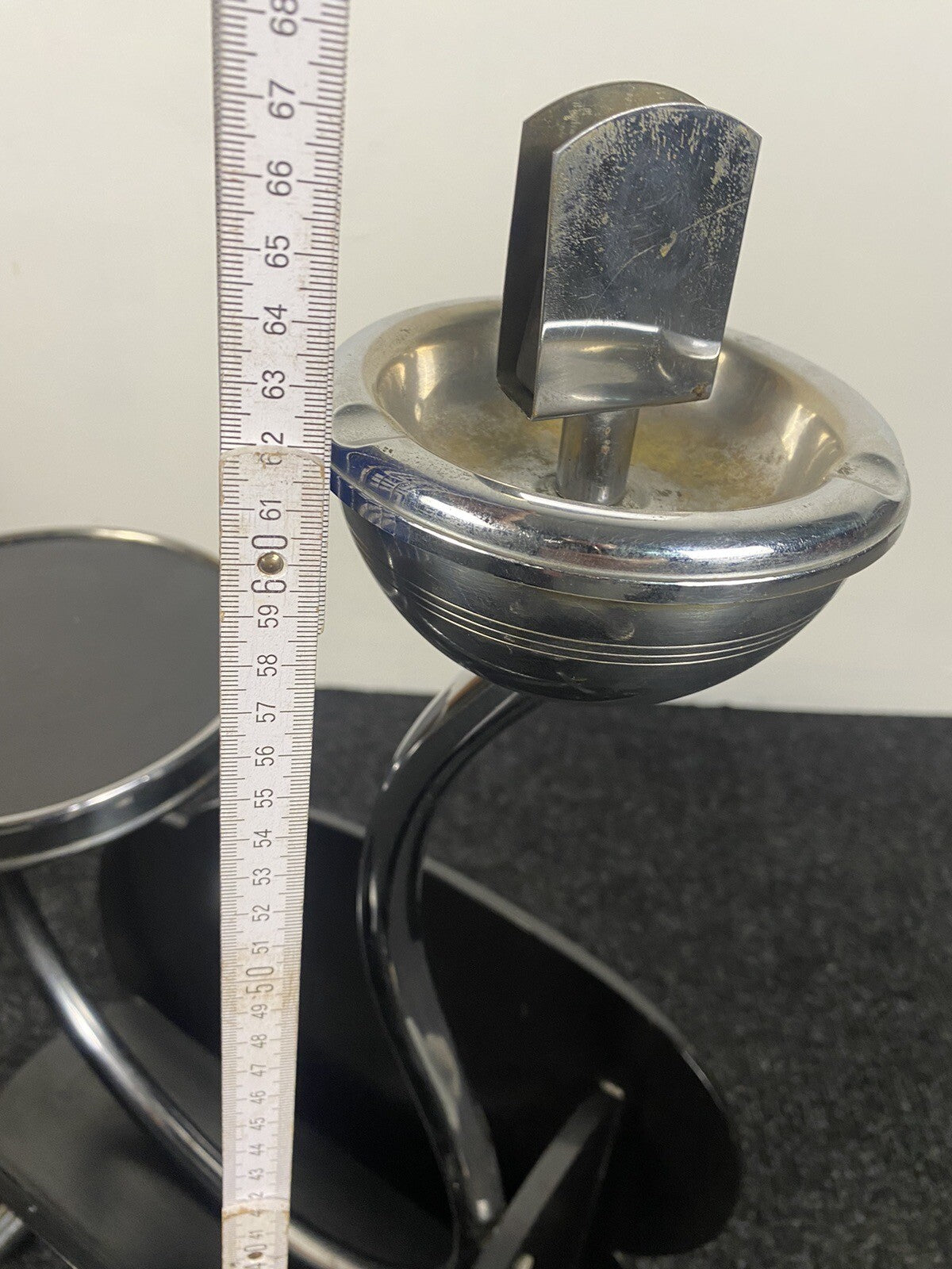 Rauchertisch Zeitungsständer Stahlrohrmöbel Bauhaus  Aschenbecher