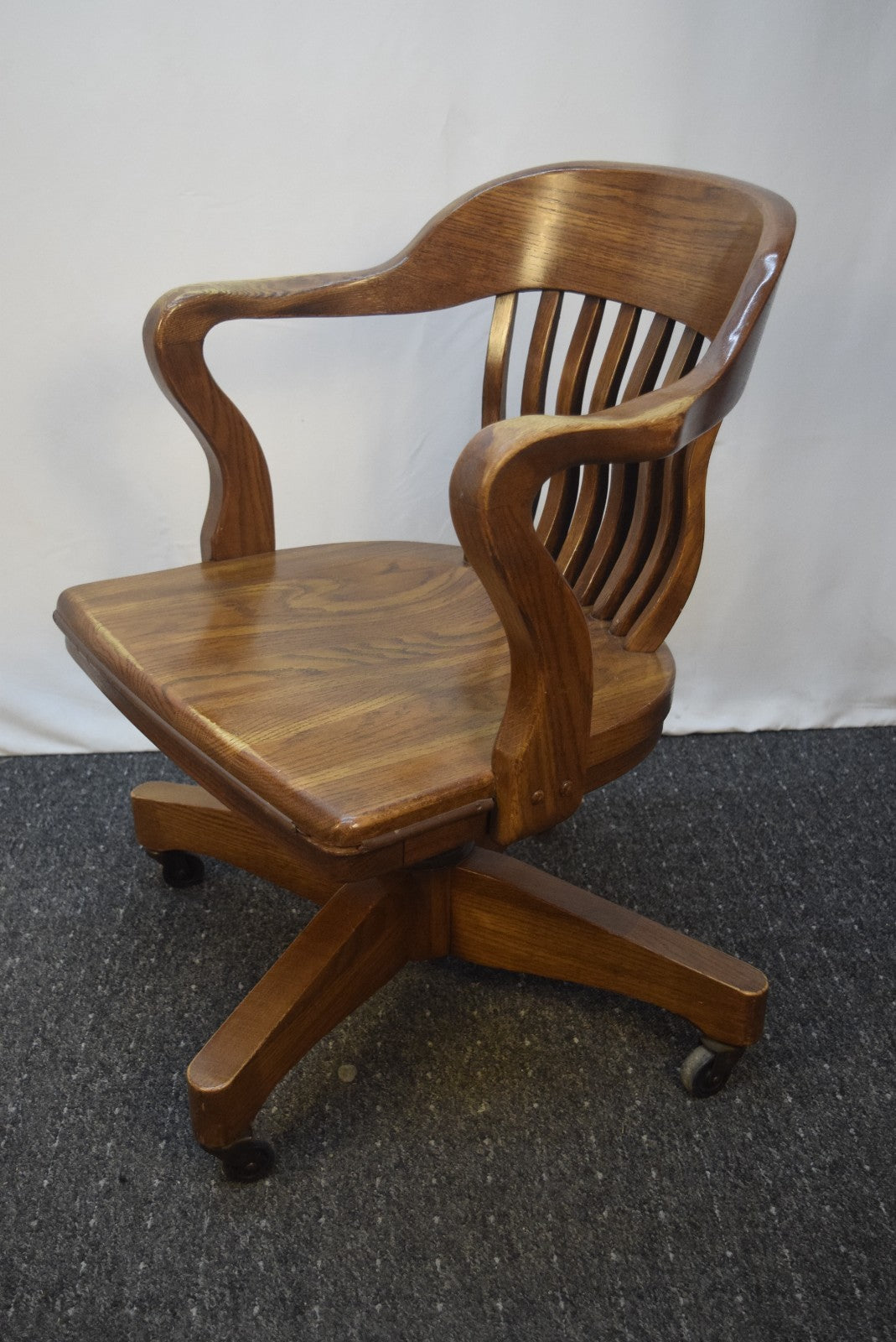 Banker Chair Eiche Massivholz Drehstuhl USA Wippmechanik Vintage Jasper Stuhl