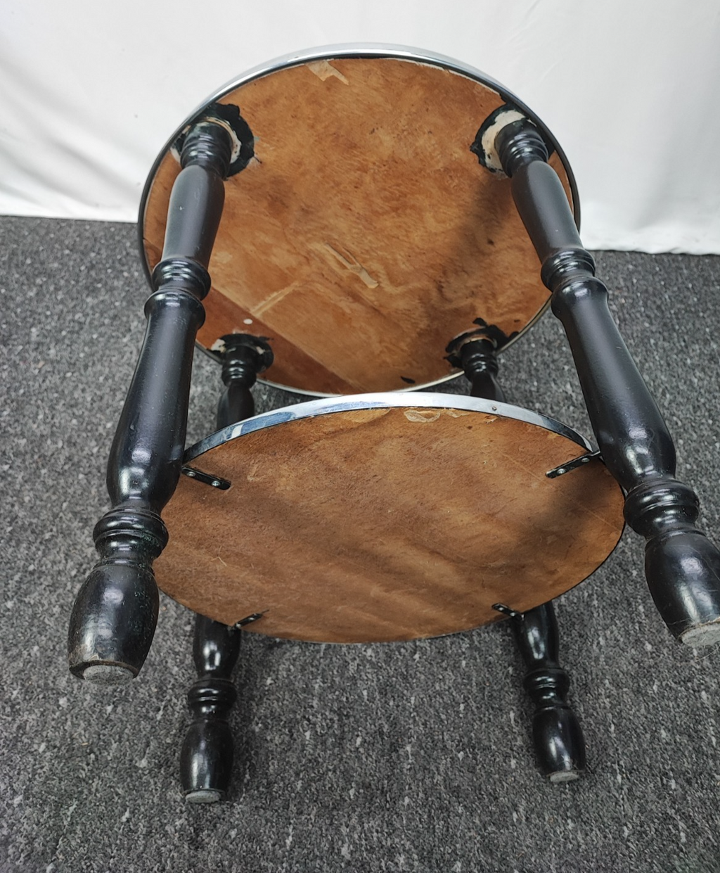 Art Deco Beistelltisch Rund Schwarz Chrom 2 Ebenen gedrechselte Beine antik