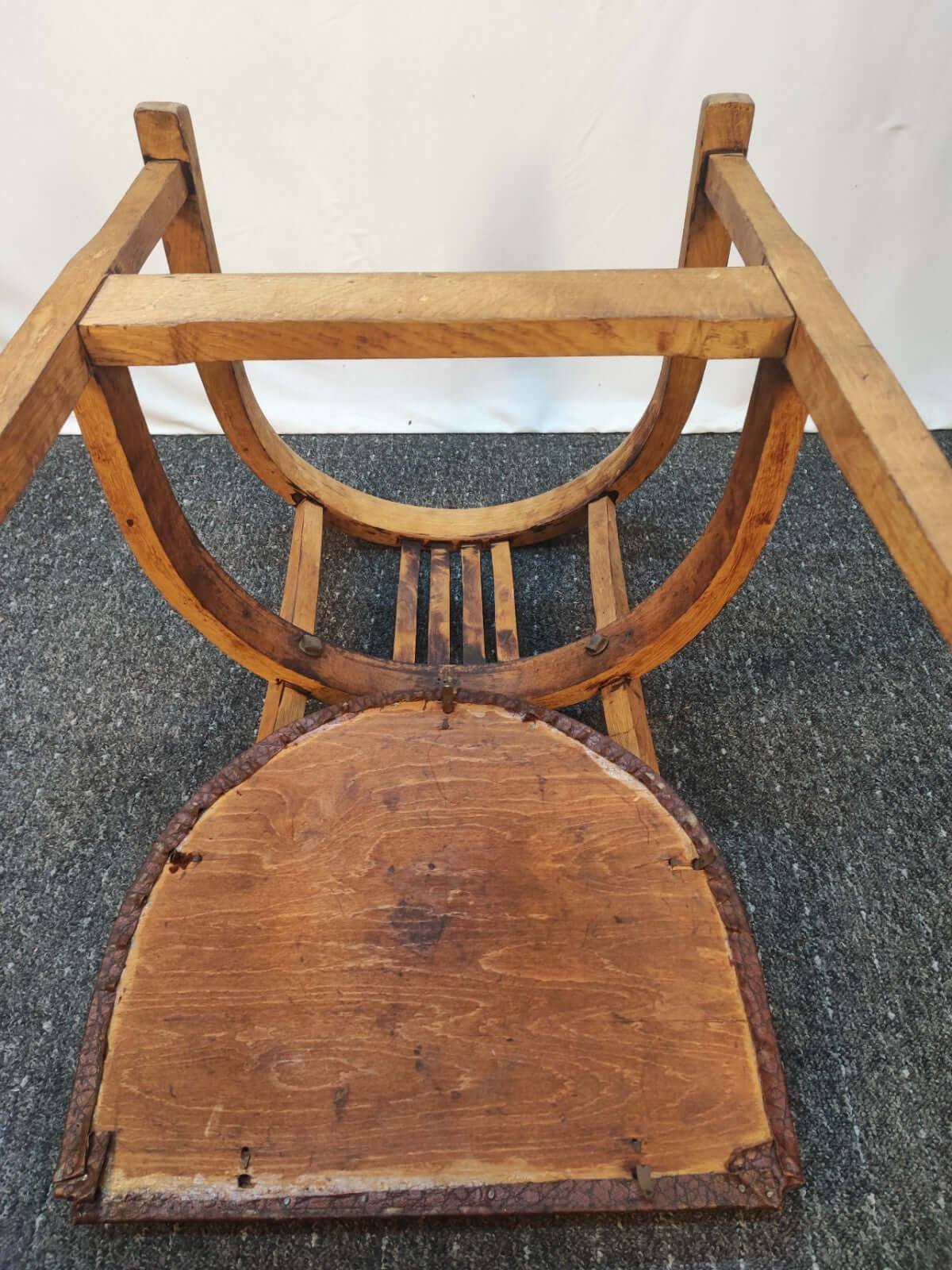 Antiker Bibliotheksstuhl Tonnenlehne um 1900 Eiche Massiv Armlehnstuhl Vintage