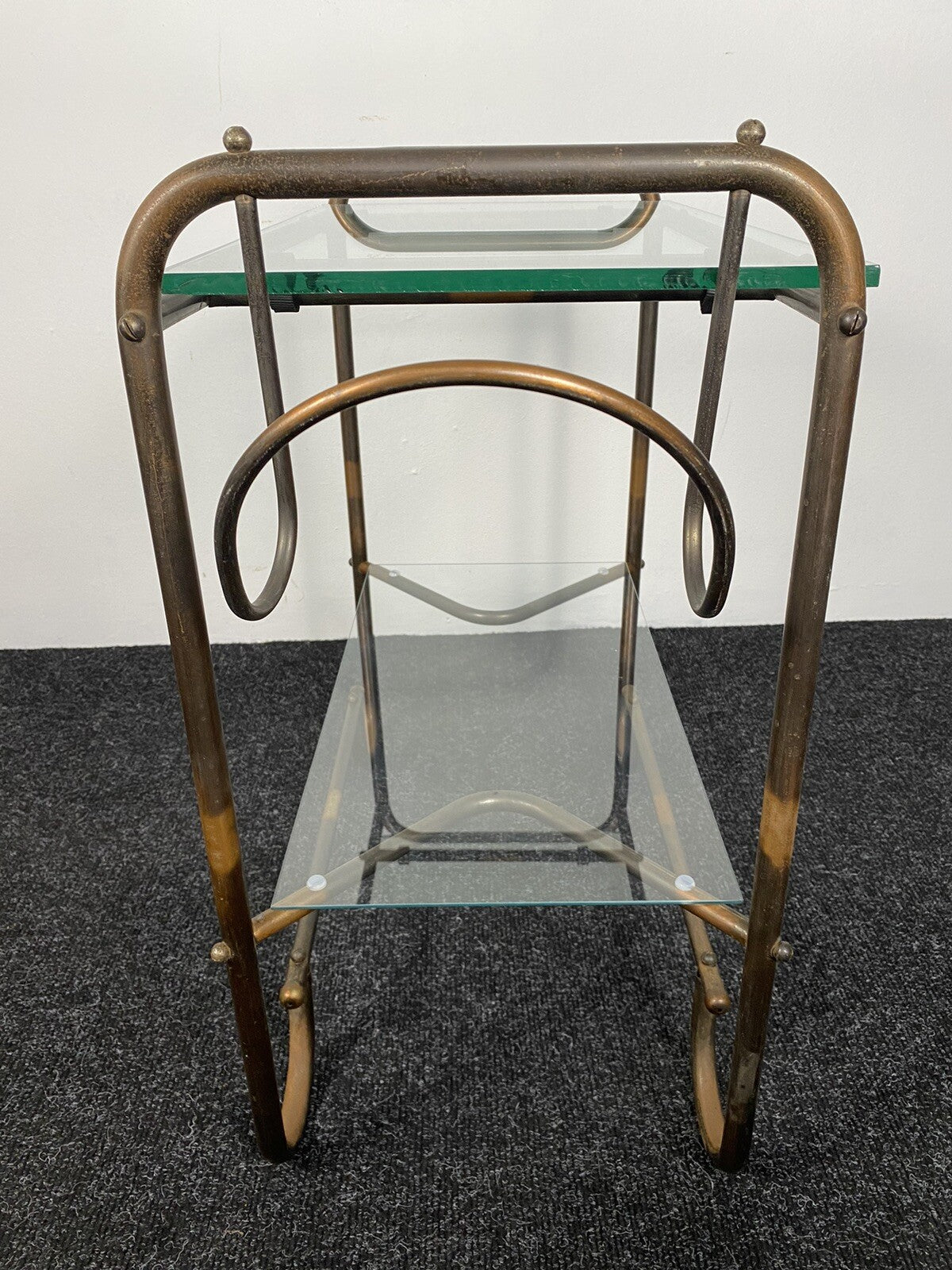 Beistelltisch Bartisch Schlaufenfuß Bauhaus Stahlrohr Nickel Kupfer Glas