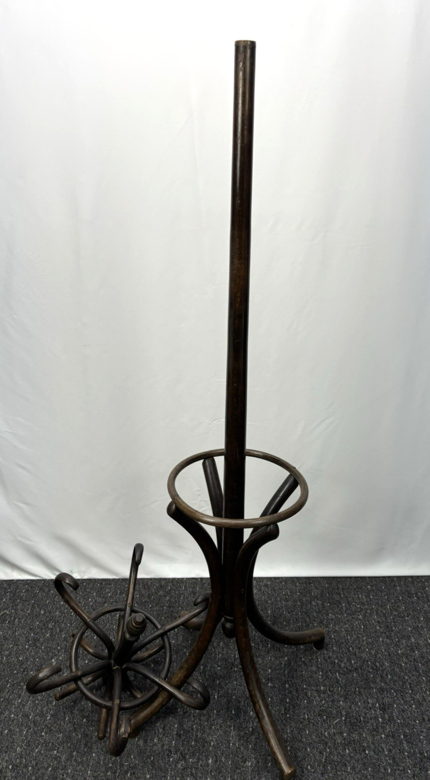 Mundus (ehem. Thonet) Standgarderobe ca. 200 cm hoch Holz Antik Art Deco