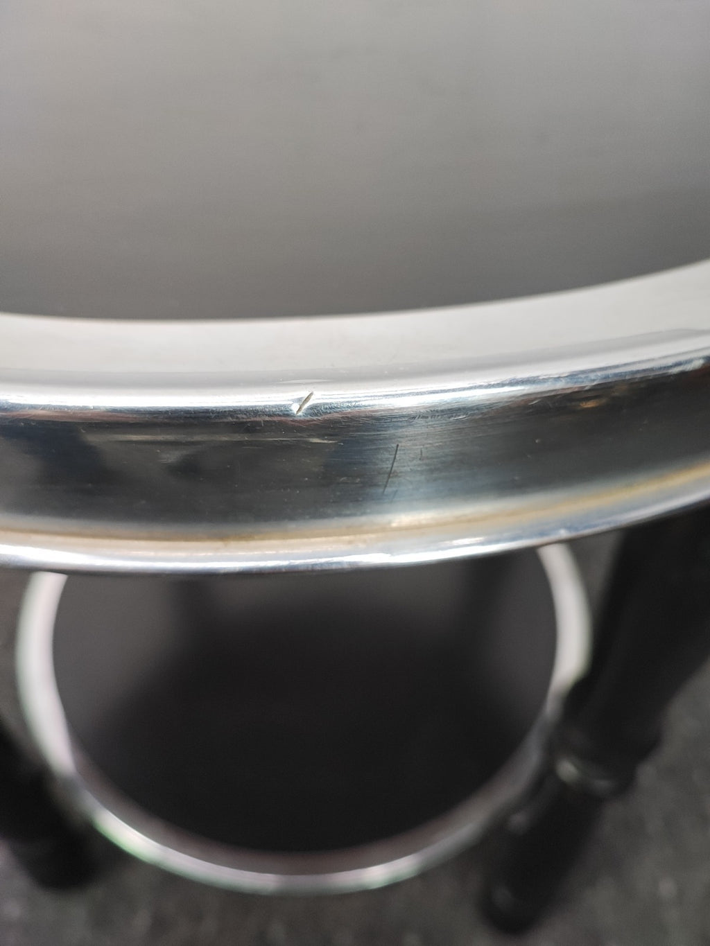 Art Deco Beistelltisch Rund Schwarz Chrom 2 Ebenen gedrechselte Beine antik