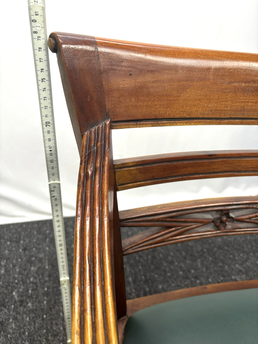 Klassischer Holzstuhl mit Armlehnen – Vintage/Antik-Stil Art Deco Büro Leder