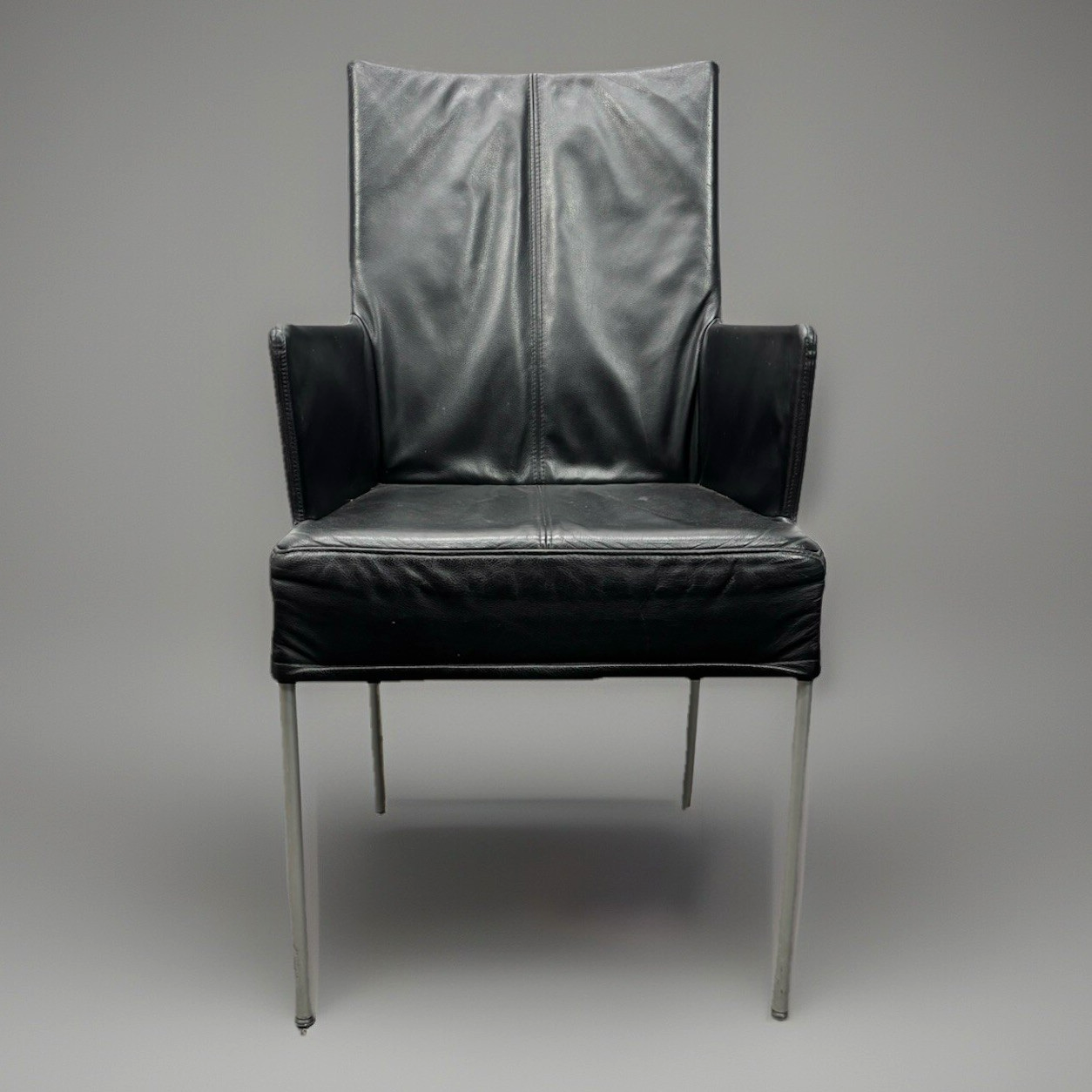 1 von 2 Hochlehner Esszimmer Armlehnstuhl Leder Vintage Stahlrohr schwarz