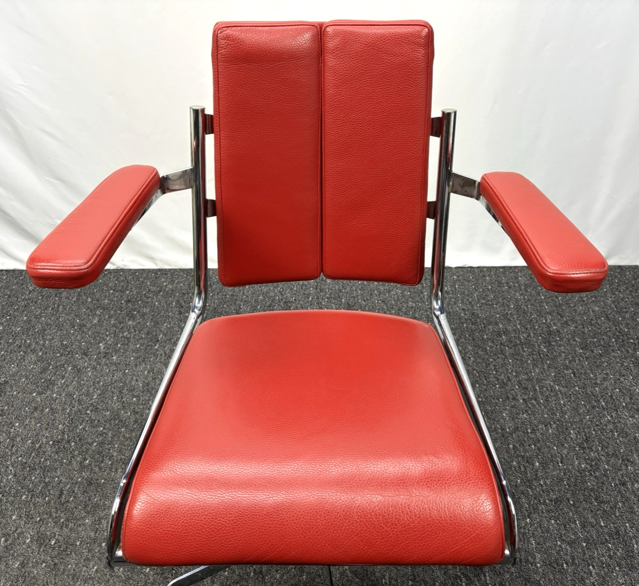 1 von 2 Schreibtischstuhl D12 von Tecta Büro Drehstuhl  Leder Rot Vintage