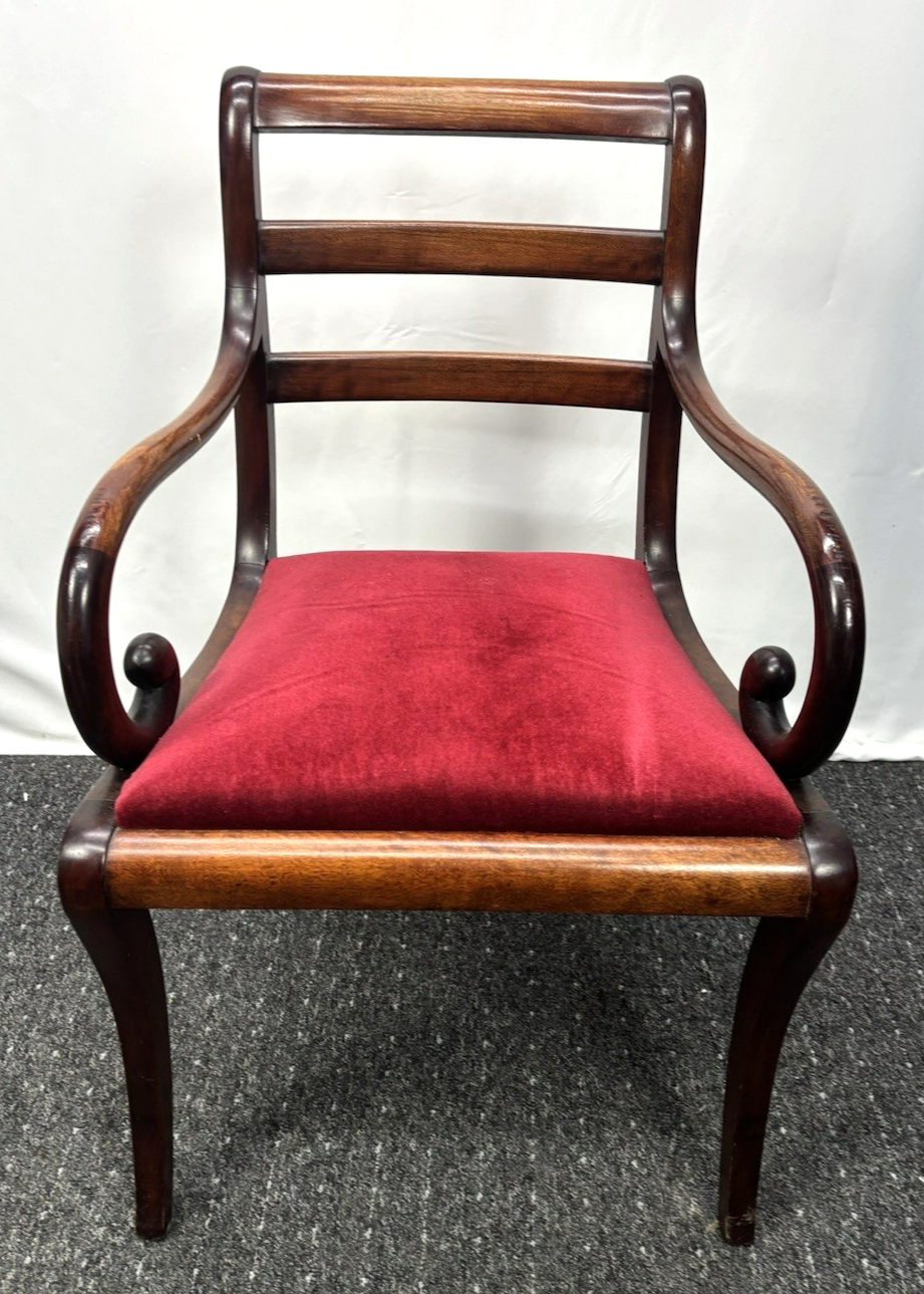 1 von 4 Antik Armlehnstuhl Mahagoni Holz roter Samt – Biedermeier Stil