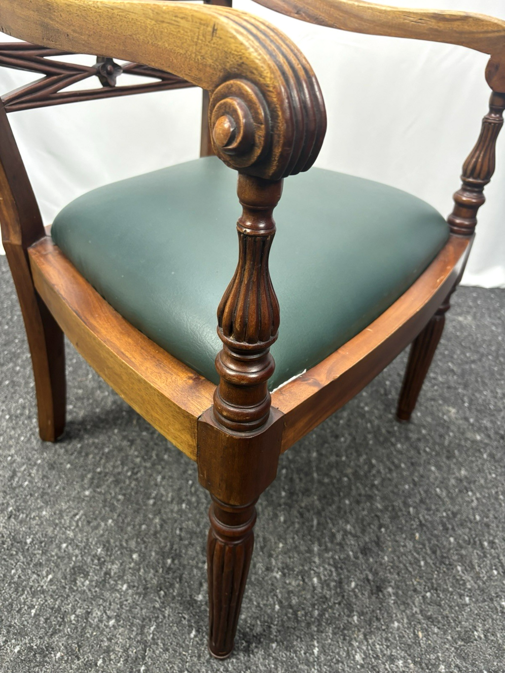 Klassischer Holzstuhl mit Armlehnen – Vintage/Antik-Stil Art Deco Büro Leder