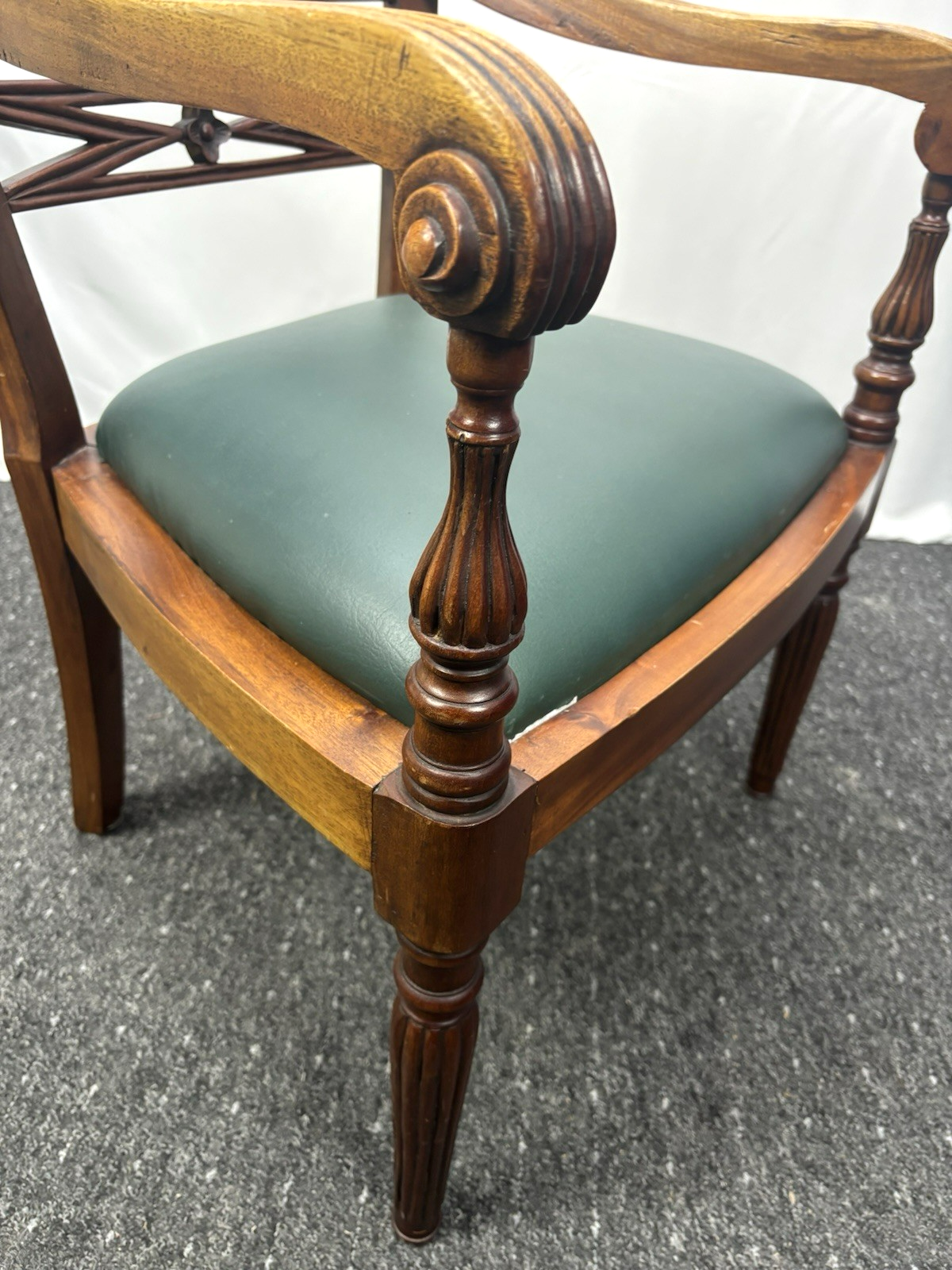 Klassischer Holzstuhl mit Armlehnen – Vintage/Antik-Stil Art Deco Büro Leder