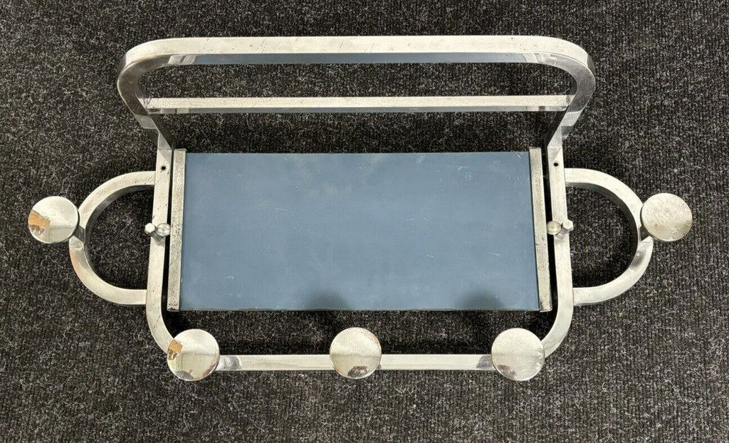 Wandgarderobe Frankreich 1930er Jahre Spiegelgarderobe Aluminium Chrom Bauhaus
