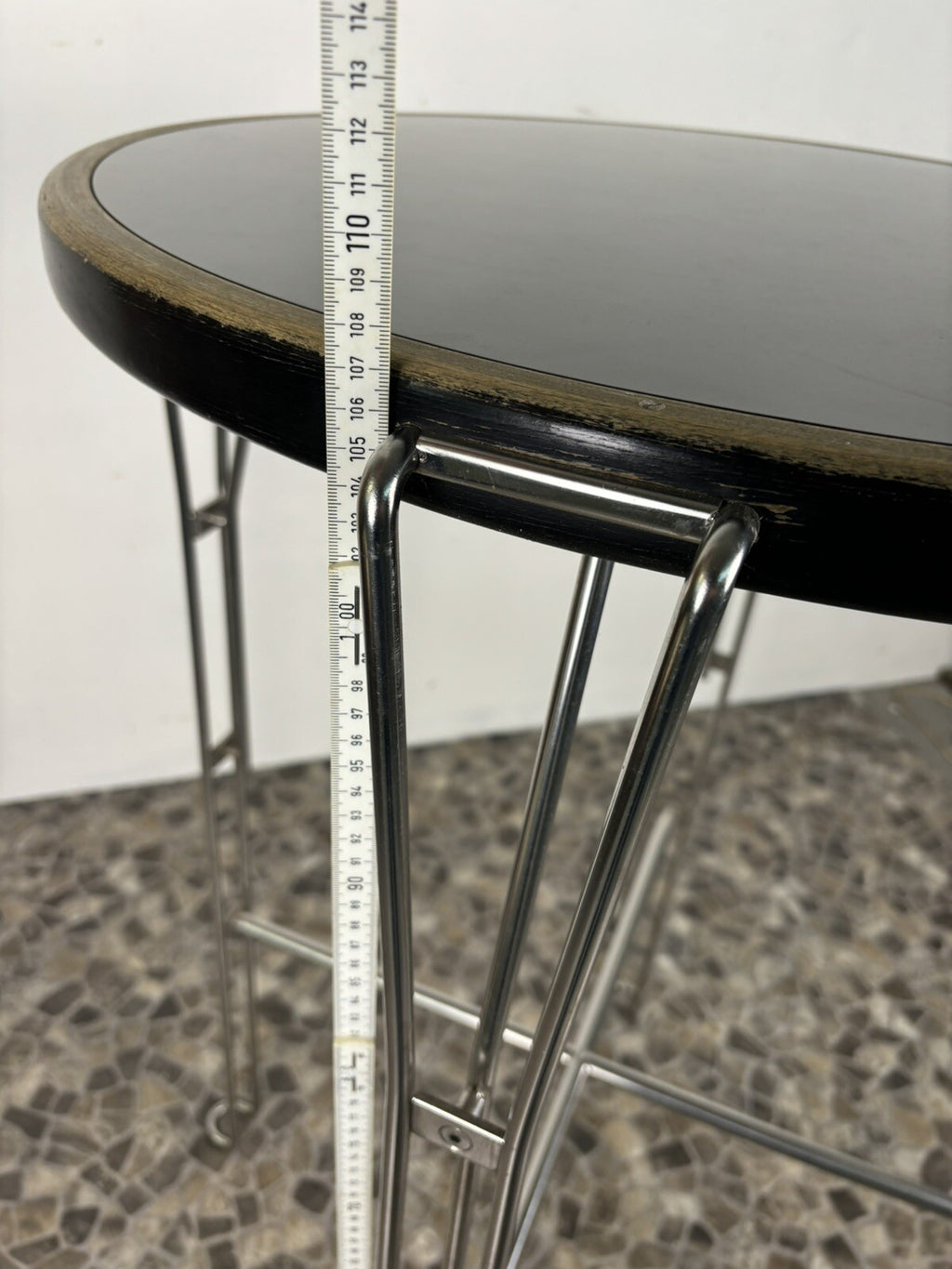 1 von 2 Design Stehtisch Borge Lindau für Architonics Bauhaus Vintage Edelstahl