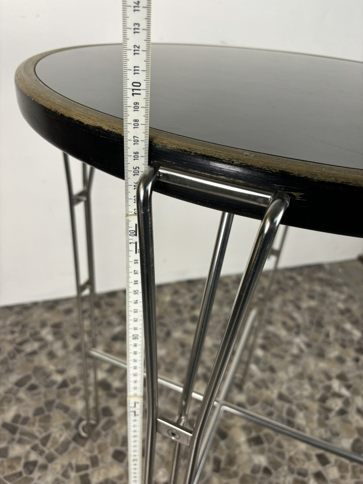 1 von 2 Design Stehtisch Borge Lindau für Architonics Bauhaus Vintage Edelstahl