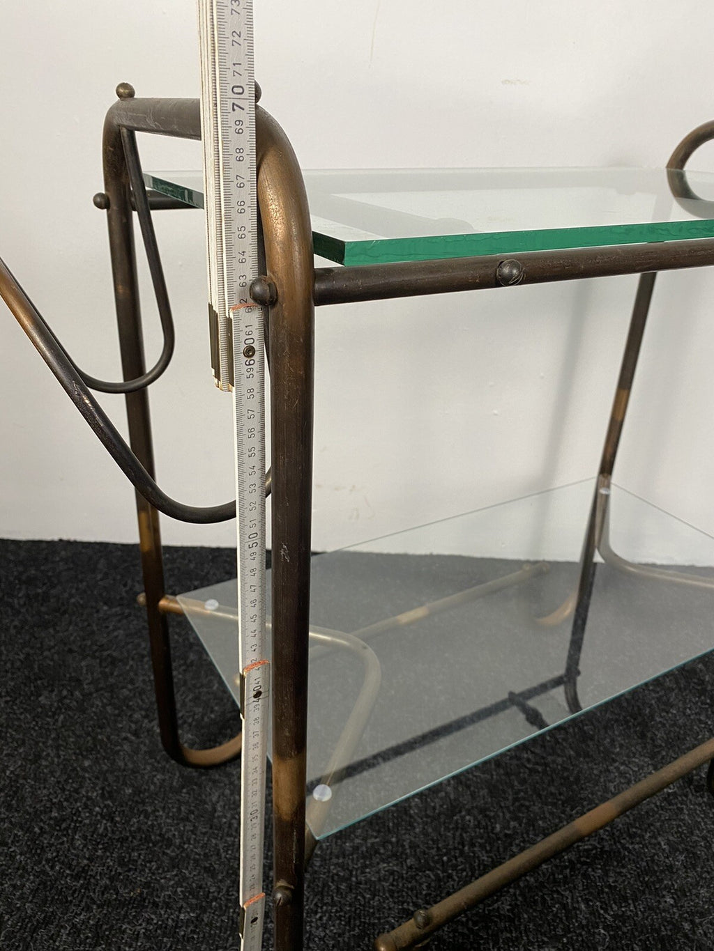 Beistelltisch Bartisch Schlaufenfuß Bauhaus Stahlrohr Nickel Kupfer Glas