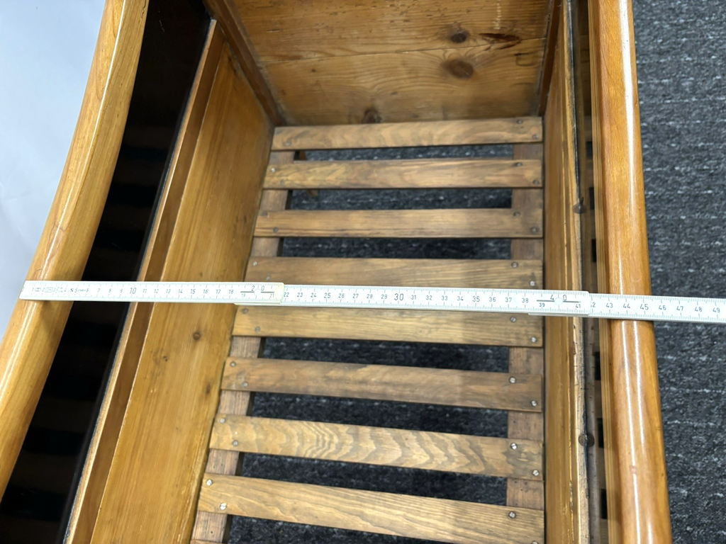 Kinderbett/ Puppenbett  Biedermeier mit Lattenrost Kirsche um 1850