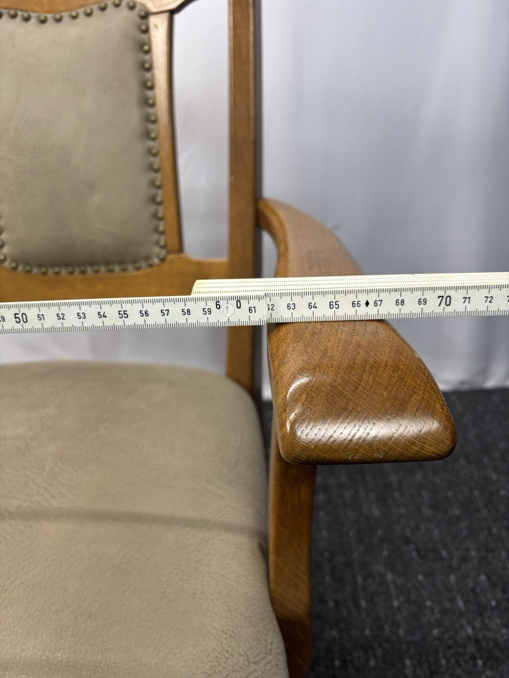 2x Massiver Holzstuhl mit Armlehnen – Vintage / Landhausstil – Leder gepolstert