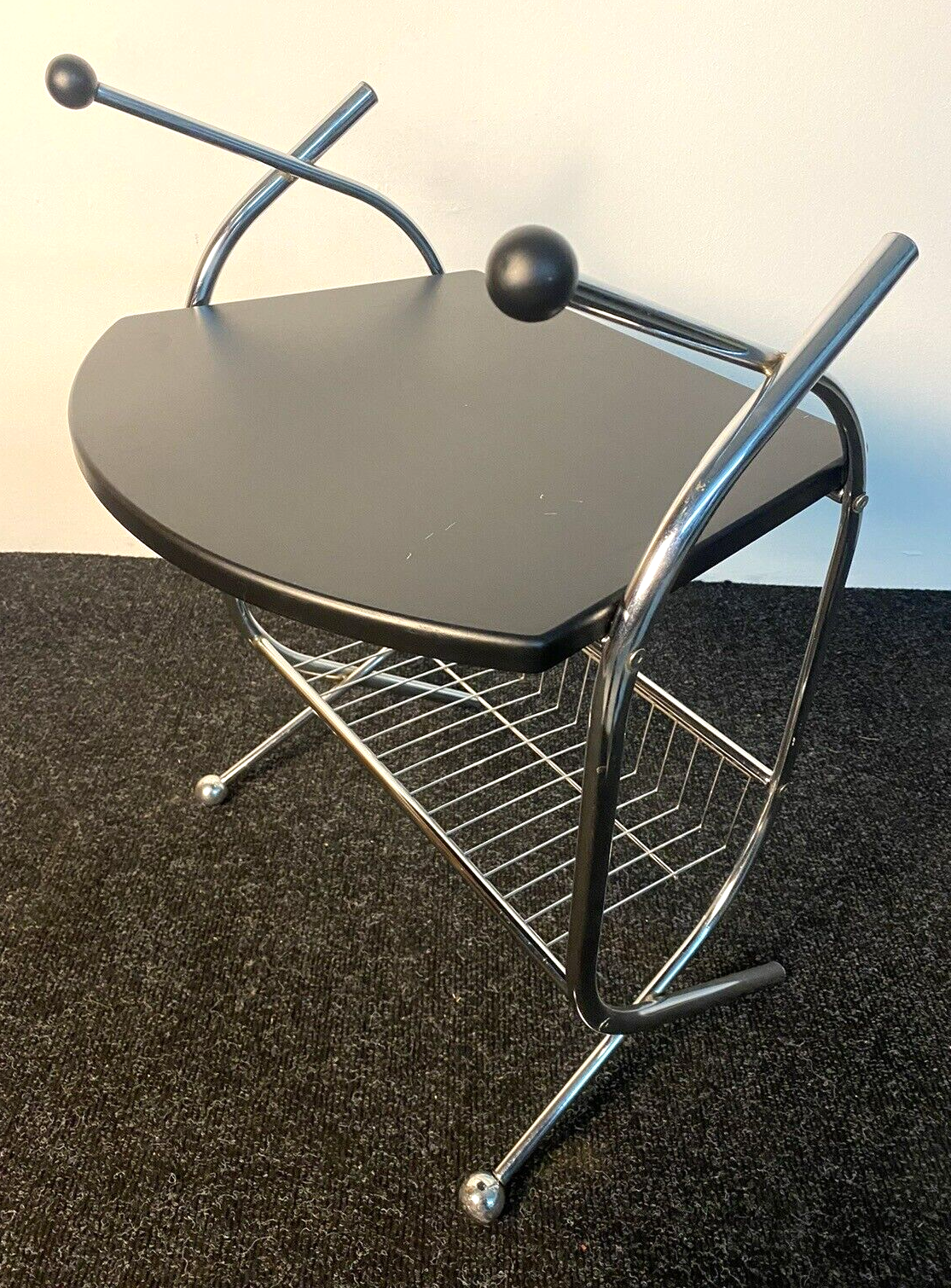 Beistelltisch Zeitungstisch Stahlrohr Chrom/ Schwarz Bauhaus