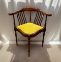 Eckstuhl Schminkstuhl Captain Chair Vintage Holz gepolsterter Sitz Art Deco