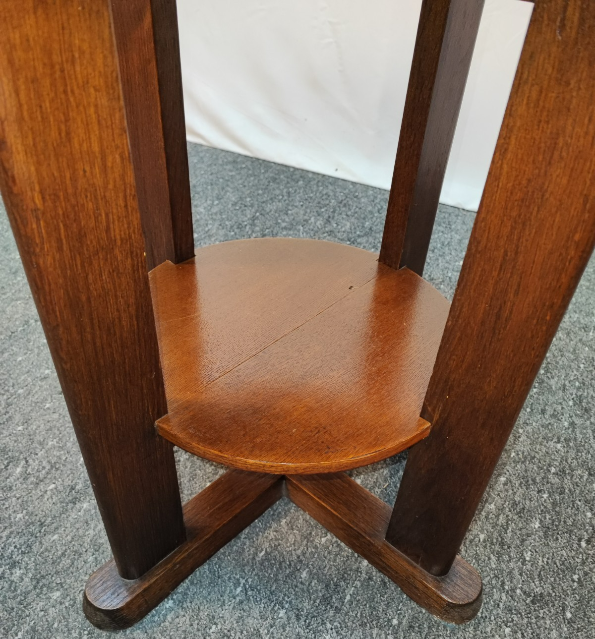 Art Déco Beistelltisch Eiche 2-stöckig Rund 1920er Vintage Kreuzfuß Massivholz
