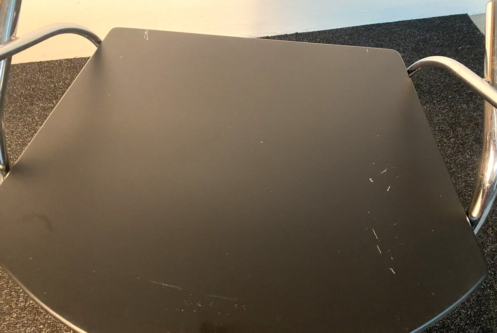 Beistelltisch Zeitungstisch Stahlrohr Chrom/ Schwarz Bauhaus